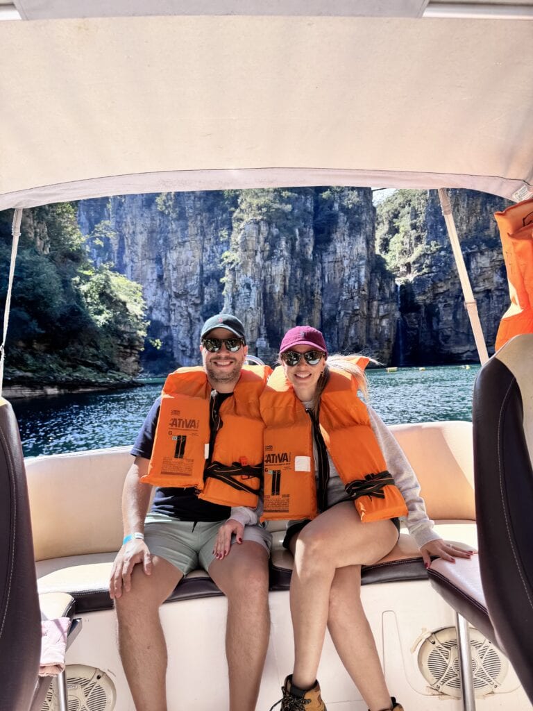 Passeio de barco privativo em Capitólio pelos Cânions de Furnas